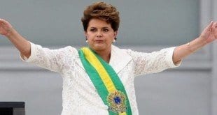 Dilma regula Marco Civil e acaba com WhatsApp e Facebook grátis no celular
