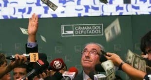 Dólar cai com afastamento de Cunha