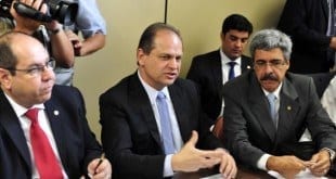 Ministro da Saúde volta atrás e diz que não pretende rever tamanho do SUS