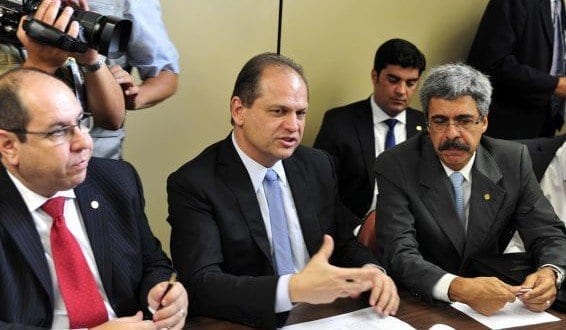 Ministro da Saúde volta atrás e diz que não pretende rever tamanho do SUS