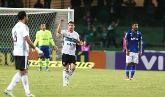 Brasileirão 2016 - Klever Gladiador define vitória do Coritiba sobre o Cruzeiro