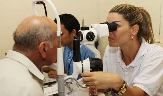 Oftalmologista ganha em média R$ 10.087 no Brasil, revelam dados da Catho