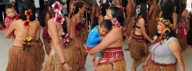 Índios Pataxós durante o lançamento do edital na Cidade Administrativa de Minas Gerais