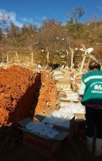Todo o material foi descartado no aterro da cidade de Porteirinha, de forma que ficasse completamente inutilizável