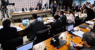 Se a Corte determinar, os senadores só podem ser mantidos presos após aprovação do Senado