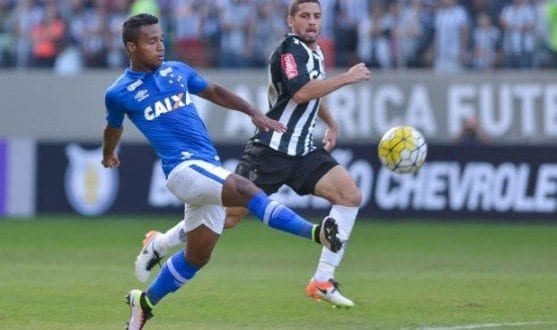 Brasileirão 2016 - Cruzeiro vence mais uma e manda o Atlético Mineiro para a zona de rebaixamento