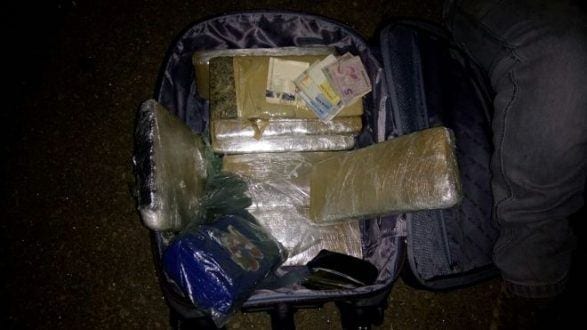 Norte de Minas - Suspeitos de tráfico de droga são presos pela Polícia Militar em Salinas - Foto: (Divulgação / Polícia Militar)