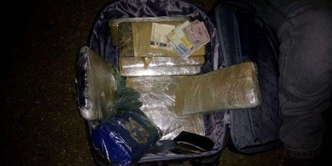 Norte de Minas - Suspeitos de tráfico de droga são presos pela Polícia Militar em Salinas - Foto: (Divulgação / Polícia Militar)