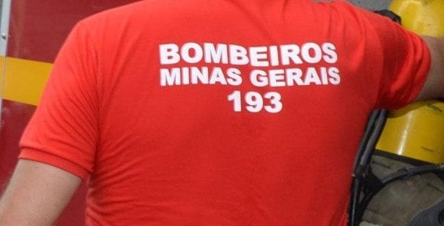 Montes Claros - Incêndio destrói cômodo em residência no bairro Vila Oliveira
