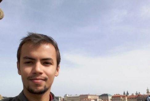 André Felipe Vieira Colares, de 24 anos, foi encontrado com um corte profundo no pescoço e os dois olhos furados