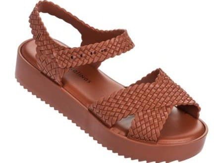 Moda - Melissa lança nova coleção em parceria com Salinas
