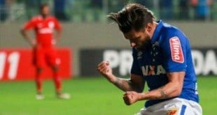 Atacante desencantou com a camisa celeste, marcando três gols contra o ex-clube