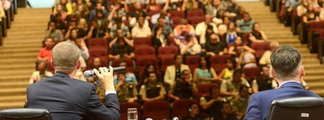 Cerca de 400 pessoas assistiram às palestras da dupla Tremble e Pilch no Auditório Juscelino Kubitschek, na Cidade Administrativa