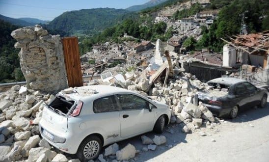 Europa - Número de mortos em terremoto na Itália sobe para 267