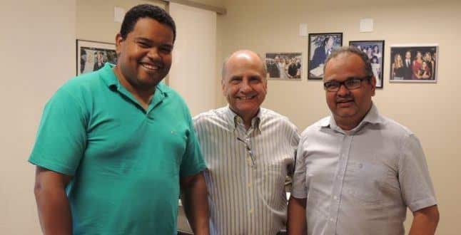 Os professora buscam apoio para solucionar a situação da greve na universidade, que está prestes a completar quatro meses