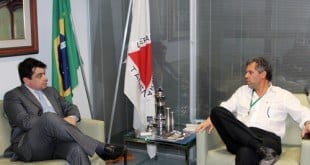 O secretário Fábio Cherem e o presidente da empresa, Israel Ferreira, durante reunião na Cidade Administrativa