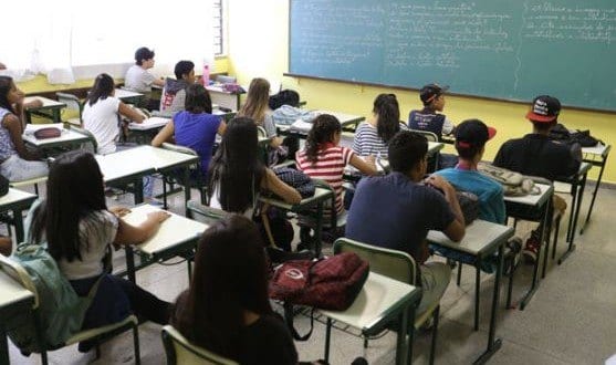 Sem artes e educação física, ensino médio terá 7 horas/dia