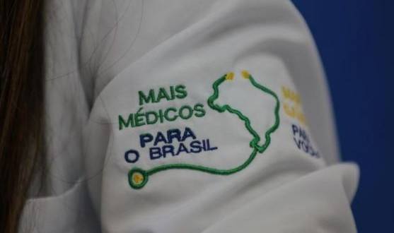 Mais Médicos renova contratos, mas quer reduzir nº de cubanos