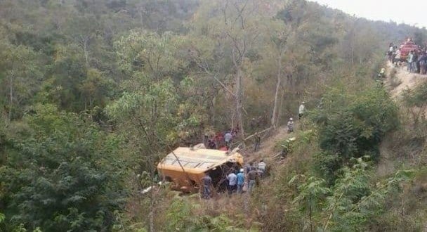 Norte de Minas - Acidente com ônibus escolar deixa quatro mortos em Padre Paraíso