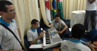 Cultura Moc - Curso de Música oferece oficina “Cup Song” com percussões de copos, corporal e canto