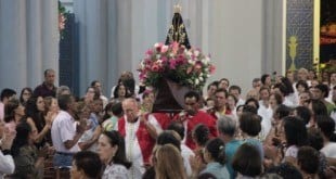 Montes Claros - Catedral realiza a tradicional Festa da Padroeira Nossa Senhora Aparecida