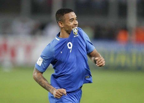 Gabriel Jesus comemora o gol que abriu o placar a favor do Brasil contra o Peru, em Lima
