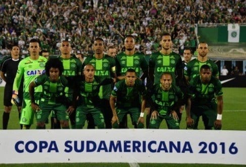 Time da Chapecoense que disputaria a final da Copa Sul-Americana nesta quarta-feira