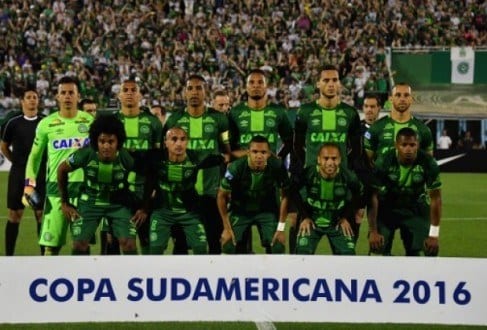 Time da Chapecoense que disputaria a final da Copa Sul-Americana nesta quarta-feira
