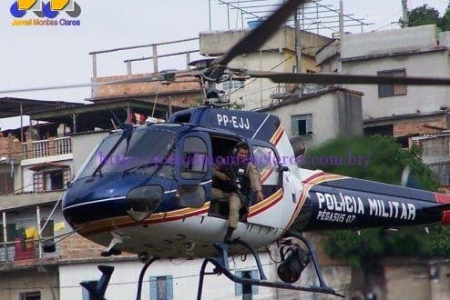 Com o apoio do helicóptero Pegasus da Polícia Militar, foi possível encontrar o veículo foi abandonado perto do parque municipal.
