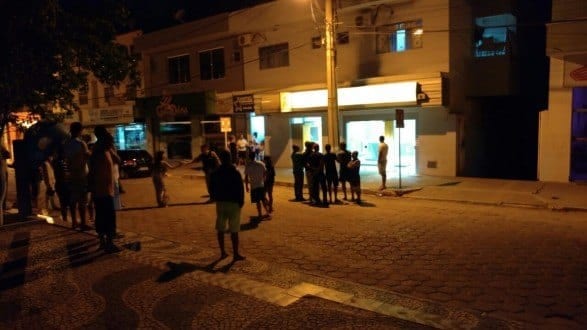 Vizinhos assustados saíram a rua para saber o que tinha acontecido