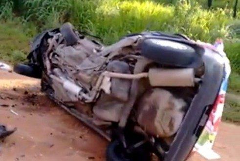 MG - Acidente entre van e carro deixa seis mortos em Corinto