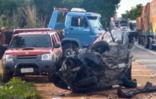 MG - Acidente entre van e carro deixa seis mortos em Corinto