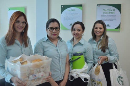 A equipe da Sancoop serve o lanche todas as semanas para quem desejar se alimentar