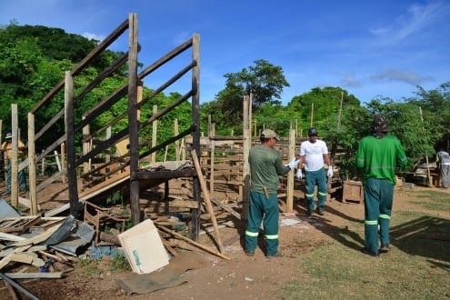 Montes Claros - Prefeitura desocupa área invadida no Parque dos Mangues