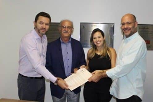 O Superintendente Maurício Sérgio Sousa e Silva o Provedor Heli de Oliveira Penido a Coordenadora da Unidade Regional IPSEMG Maura Cordeiro e o Presidente do IPSEMG Hugo Vocurca