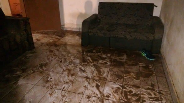 Montes Claros - Chuva alaga casa na Vila Tupã