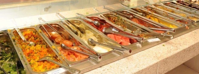 A contaminação dos alimentos pode ocorrer de diferentes maneiras, alerta a Secretaria de Saúde