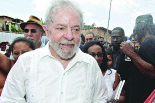 Lula negocia cargos por apoio