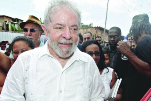 Lula negocia cargos por apoio