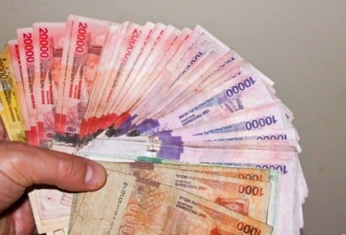Homem é enterrado com R$ 176 mil
