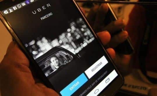Uber passa a pedir CPF de passageiros que pagam corrida em dinheiro