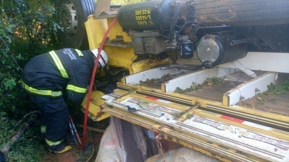 Norte de Minas - Caminhão tomba e deixa duas vítimas fatais em Mamonas