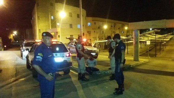 Montes Claros - Homem tenta matar ex-companheira com canivete em frente ao Mercado Municipal