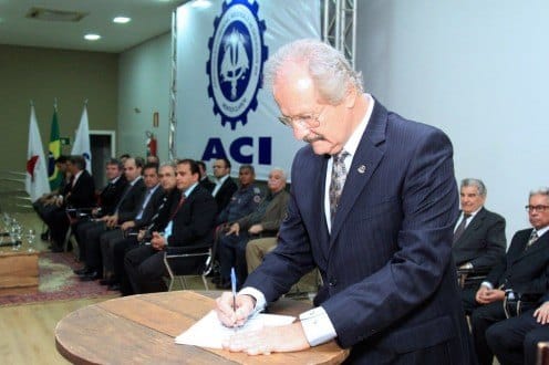 Montes Claros - Lideranças e associados prestigiam posse de Newton Figueiredo na ACI