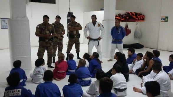 Norte de Minas - PM realiza palestra para crianças e adolescentes praticantes de Jiu-Jitsu em Taiobeiras