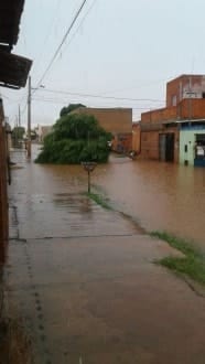 Montes Claros - Chuva forte causa problemas em vários bairros de Montes Claros