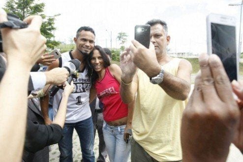Ex-atleta foi tietado na porta do Fórum de Santa Luzia