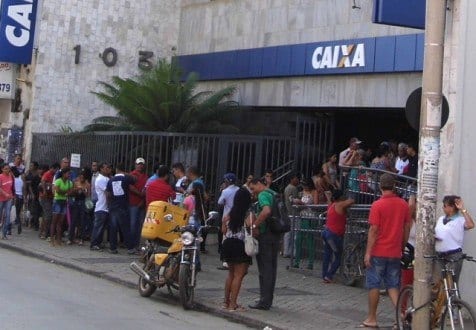 Bancos reabrem nesta quarta a partir do meio-dia