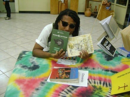 Adilson Cardoso é Artista Plástico, Dramaturgo, Cronista do Jornal Montes Claros e Poeta.