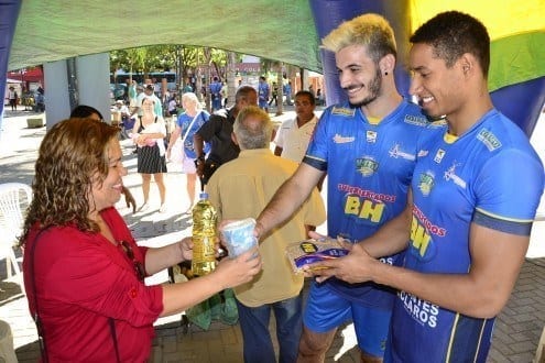 Montes Claros - Ação solidária entre Montes Claros Vôlei e Prefeitura mobiliza população